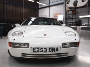 Porsche 928 S4-11